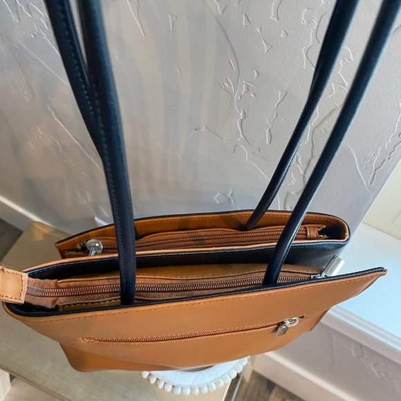 Cleo & Patek Leather of Paris Handbag - Picture 11 of 12